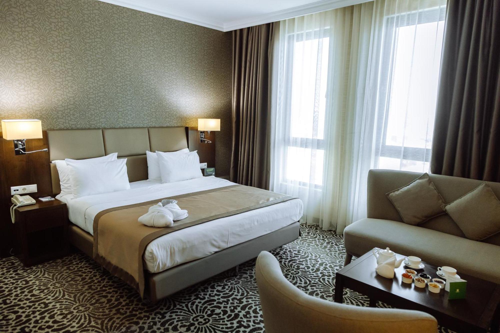 Holiday Inn Aktau By Ihg Ngoại thất bức ảnh