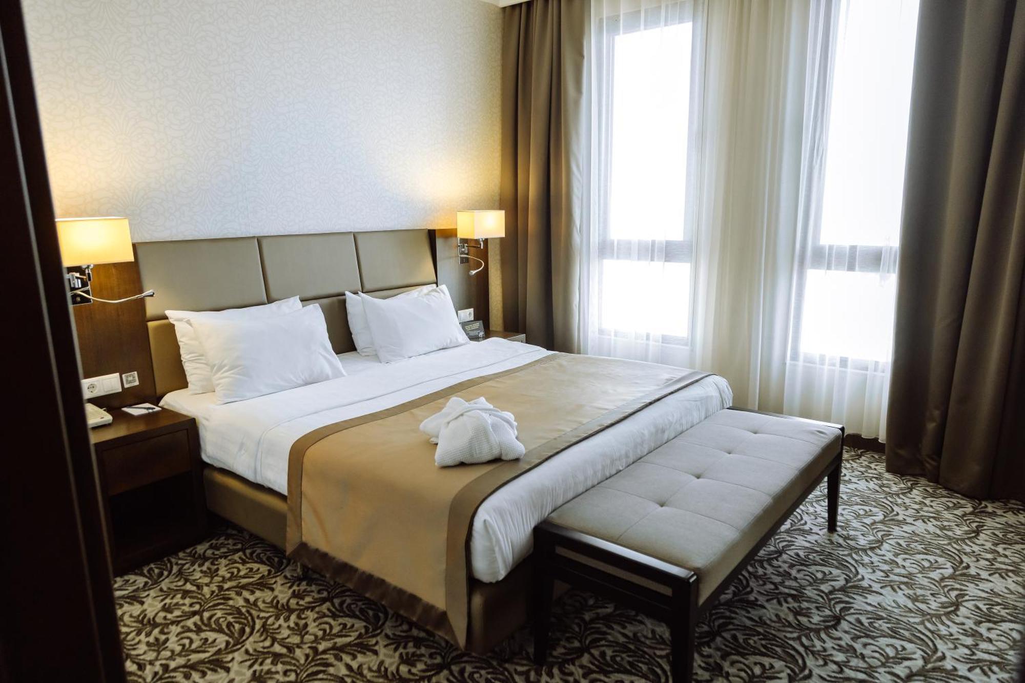 Holiday Inn Aktau By Ihg Ngoại thất bức ảnh