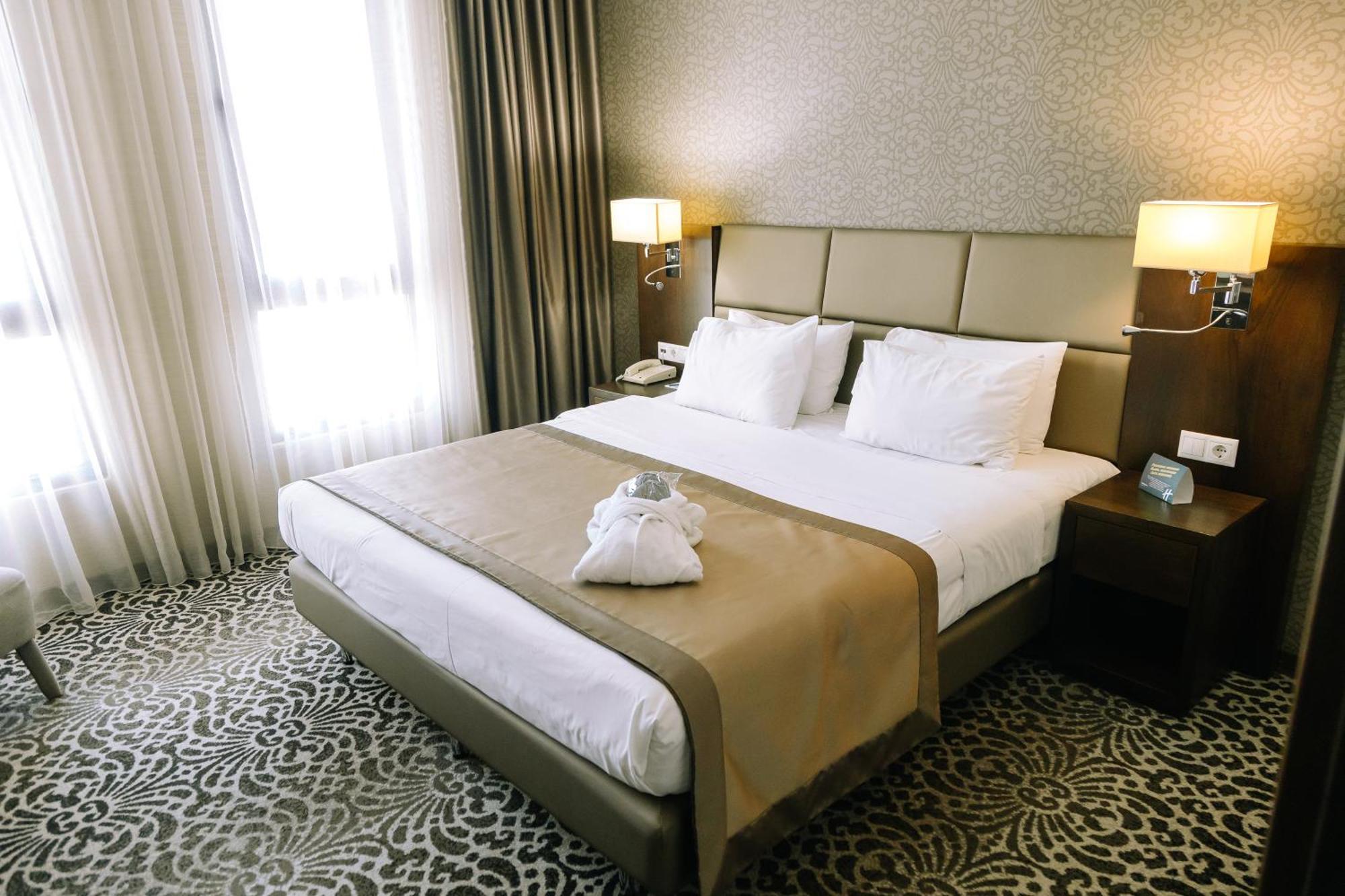 Holiday Inn Aktau By Ihg Ngoại thất bức ảnh