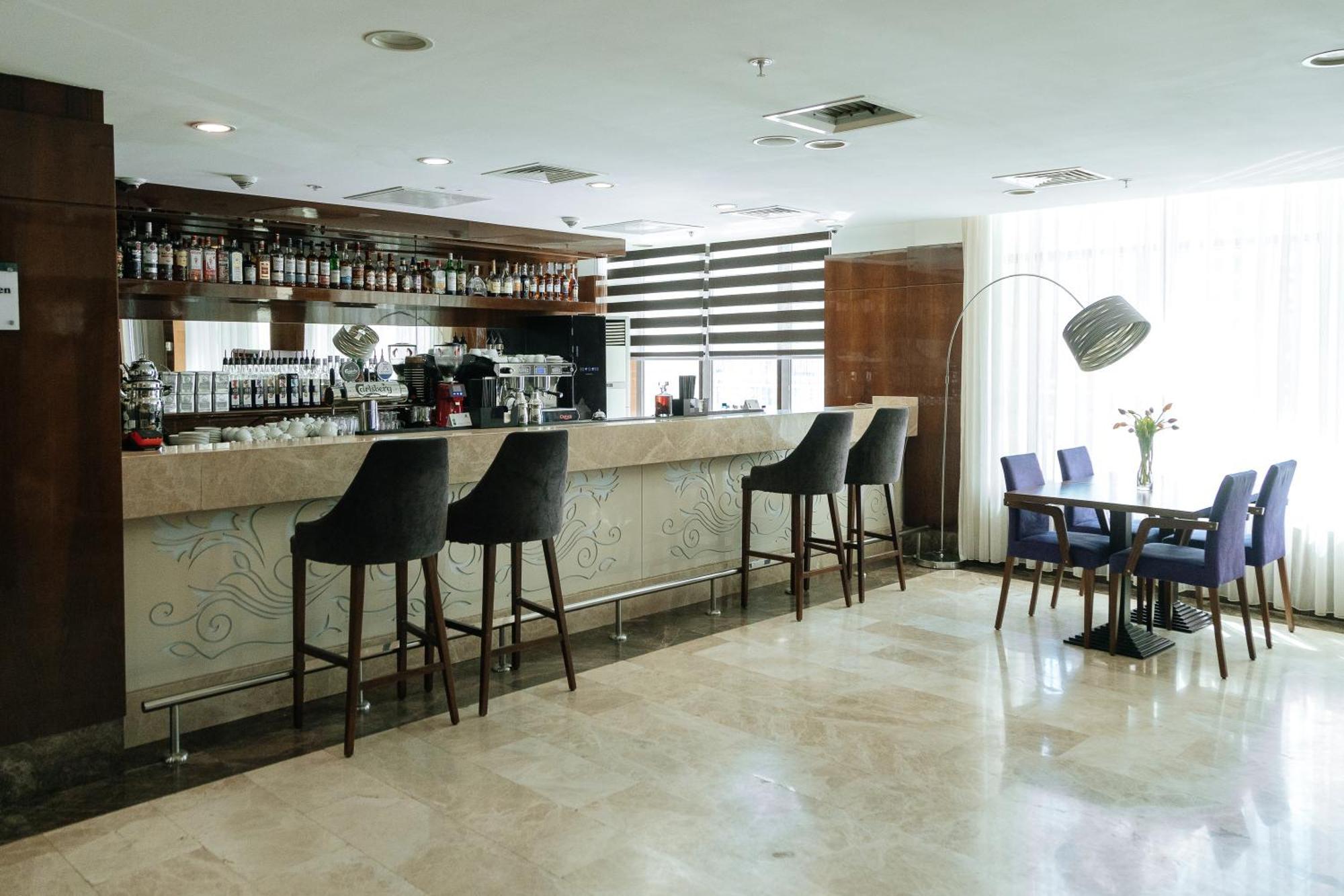 Holiday Inn Aktau By Ihg Ngoại thất bức ảnh