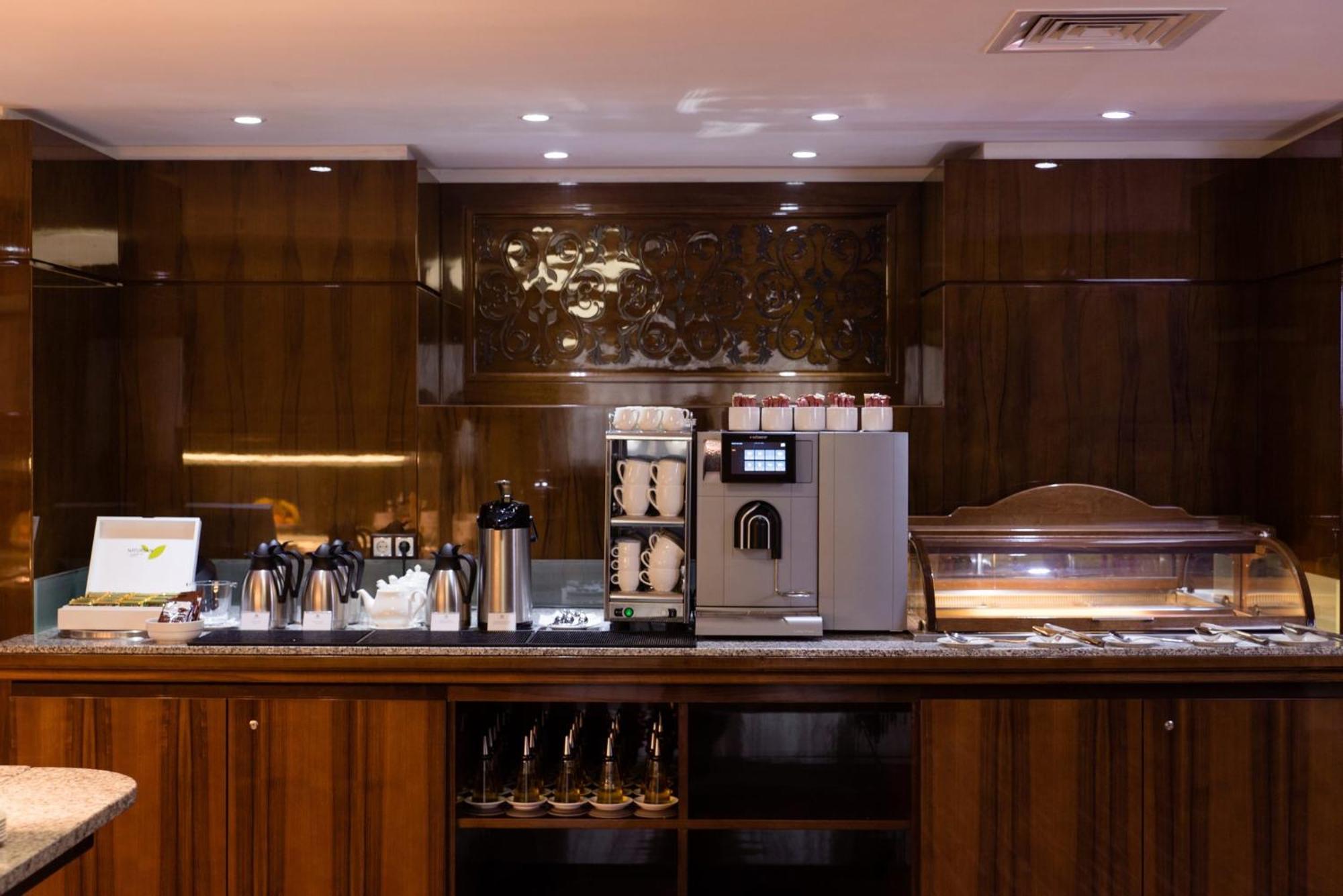 Holiday Inn Aktau By Ihg Ngoại thất bức ảnh