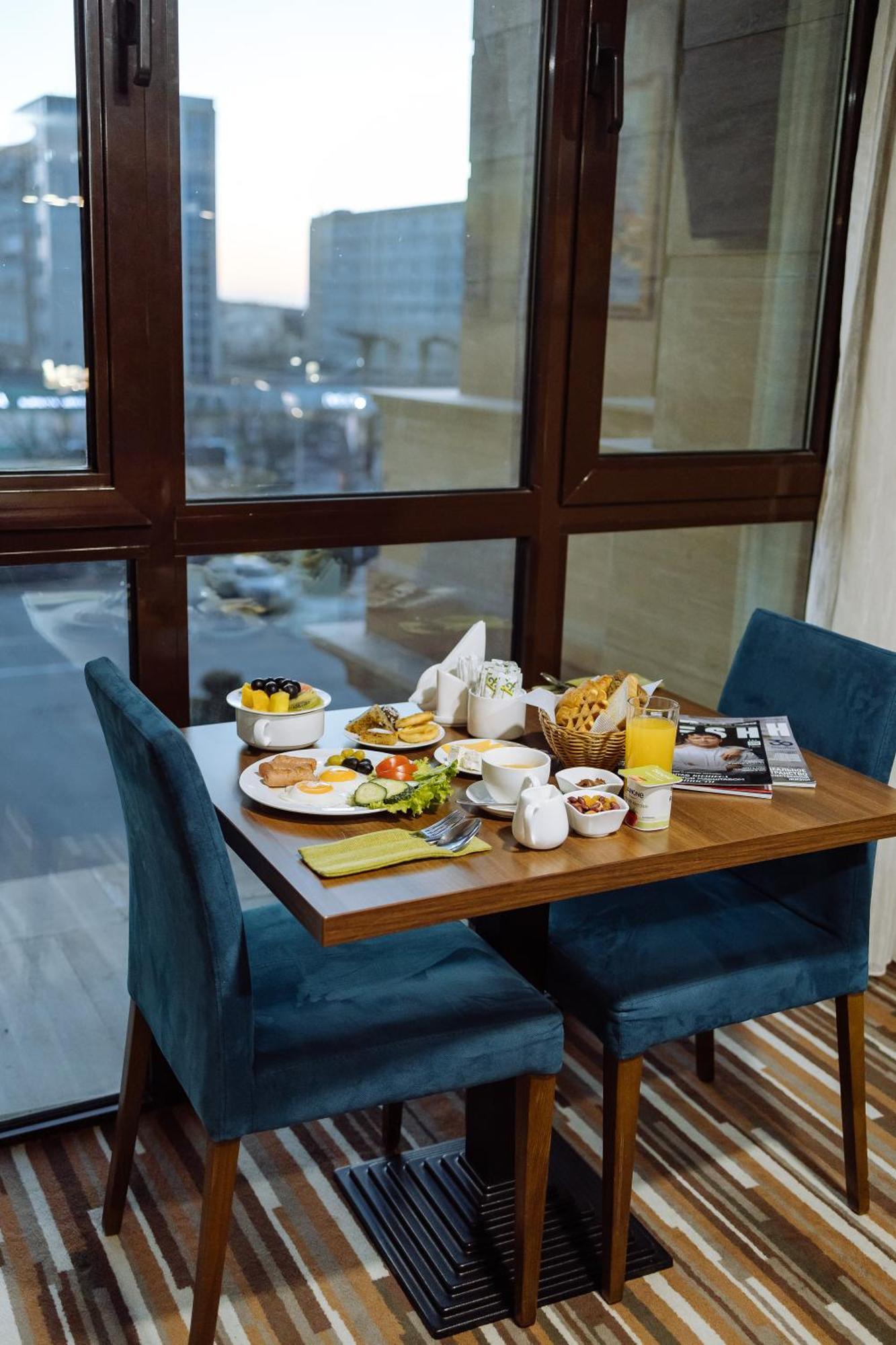 Holiday Inn Aktau By Ihg Ngoại thất bức ảnh