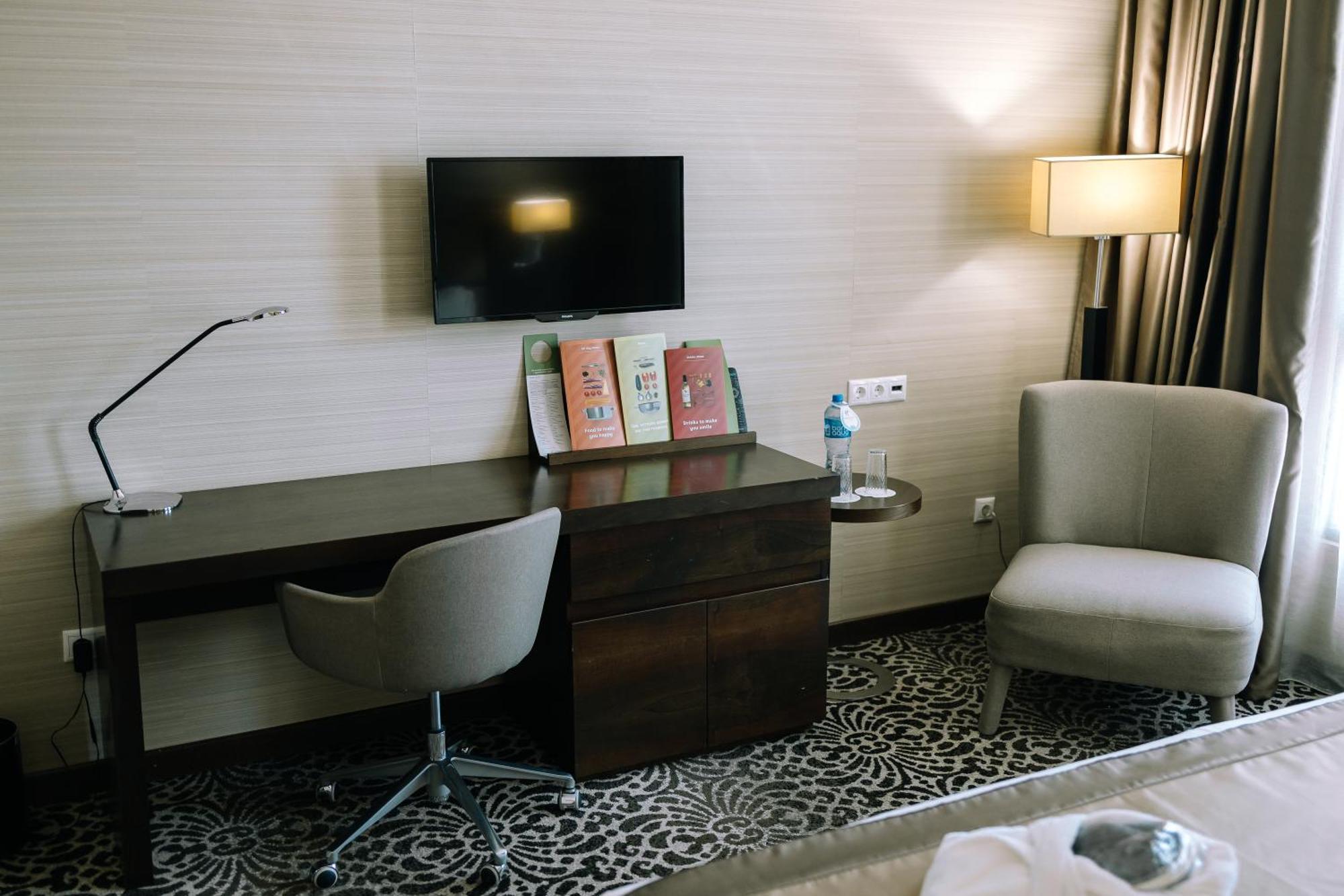 Holiday Inn Aktau By Ihg Ngoại thất bức ảnh