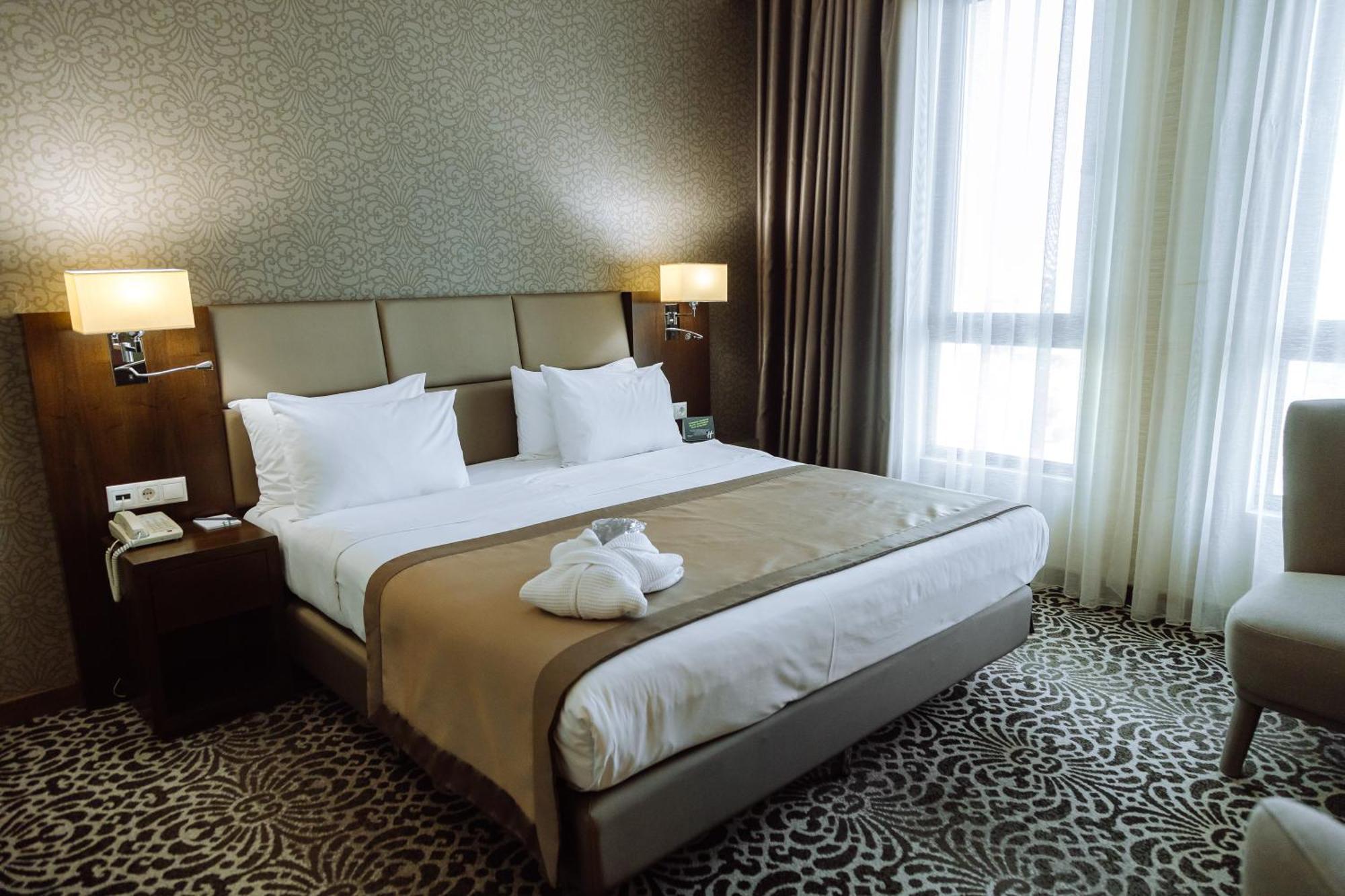 Holiday Inn Aktau By Ihg Ngoại thất bức ảnh