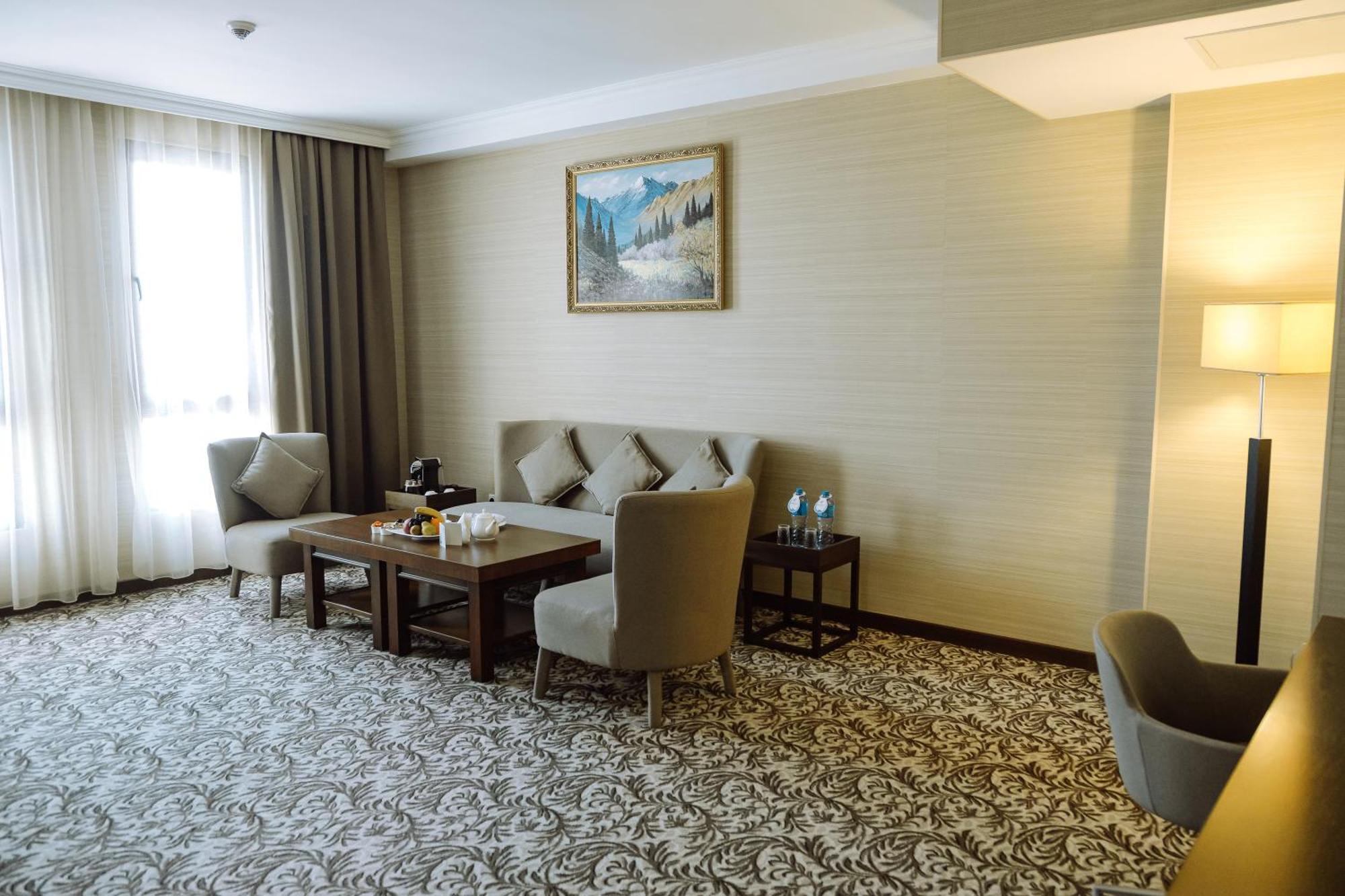 Holiday Inn Aktau By Ihg Ngoại thất bức ảnh