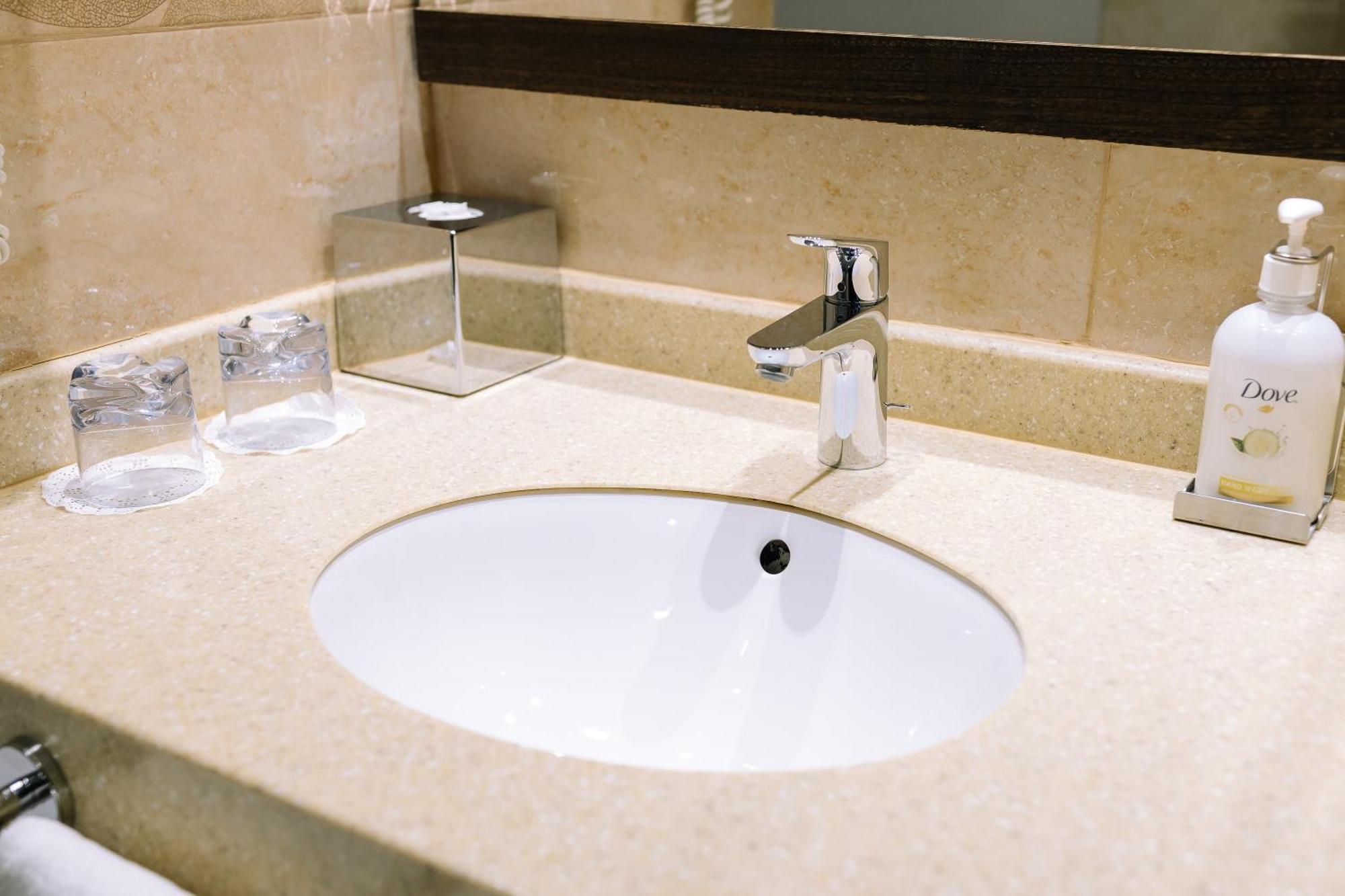 Holiday Inn Aktau By Ihg Ngoại thất bức ảnh
